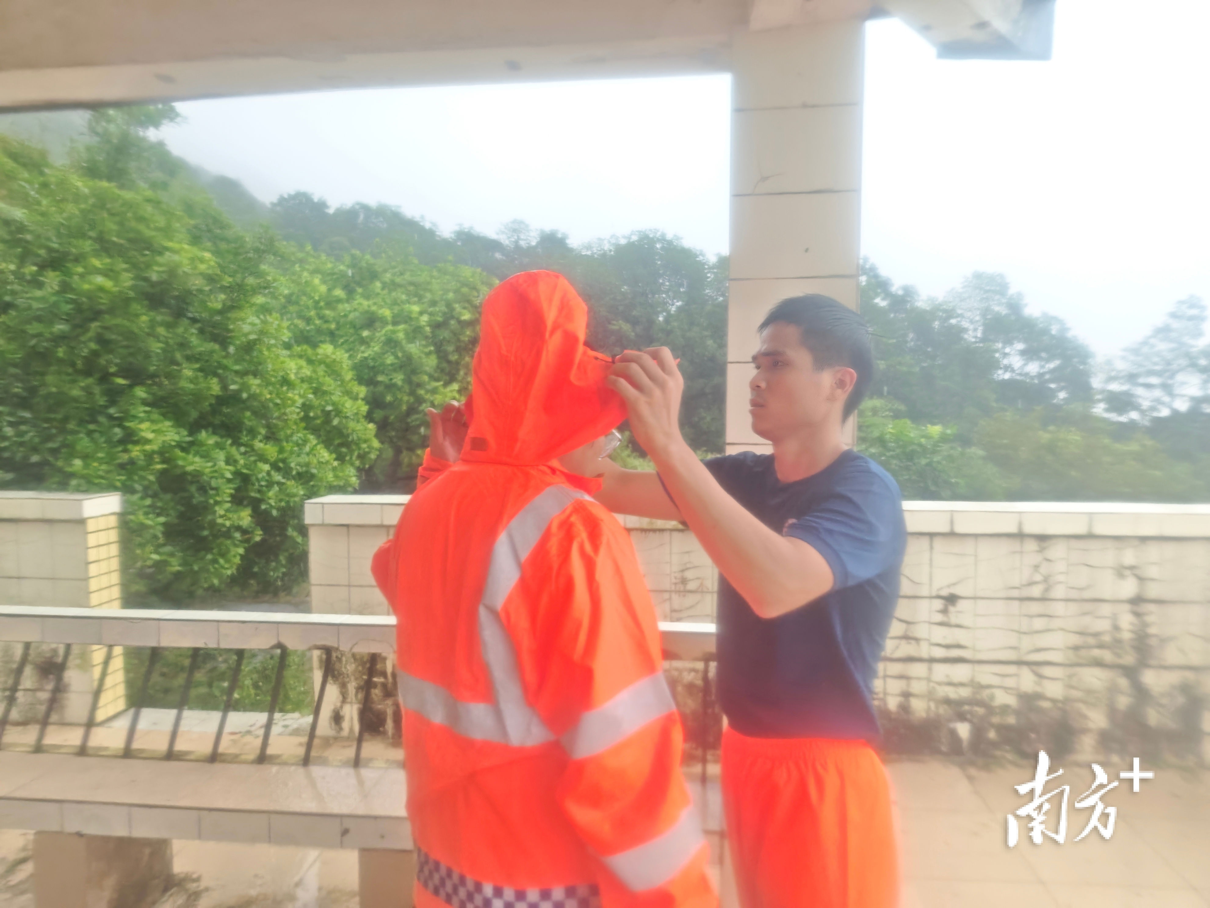 小时, 时登顶白骨, 时返程至观 小时, 时登顶白骨, 时返程至观